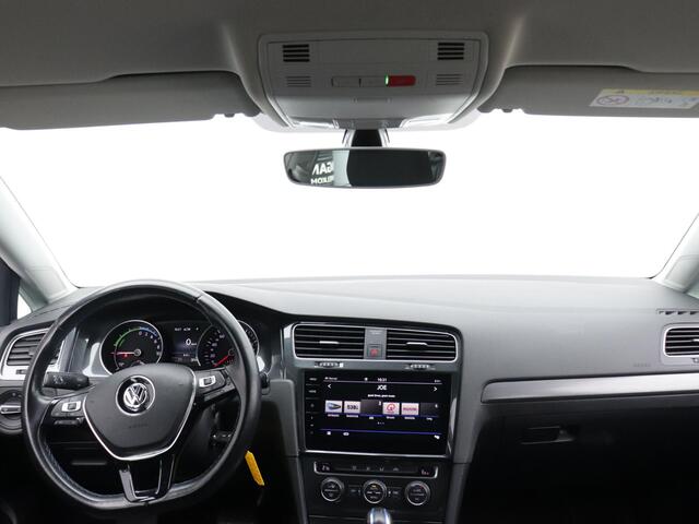 Volkswagen e-Golf e-Golf | Warmtepomp | Navigatie | Parkeersensoren | Adaptive cruise control | App-connect | Climate control |