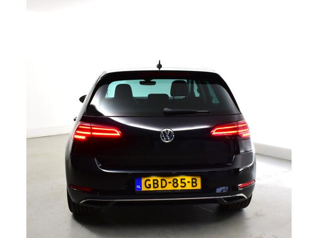 Volkswagen e-Golf LEDER privacy glas- inhaal det, navy, stoelverw, achteruitrijcamera, keyless entry, dyn knipperl, Lederen bekleding, park ass, line ass, E sound, autohold, keyless start, Dyn audio install