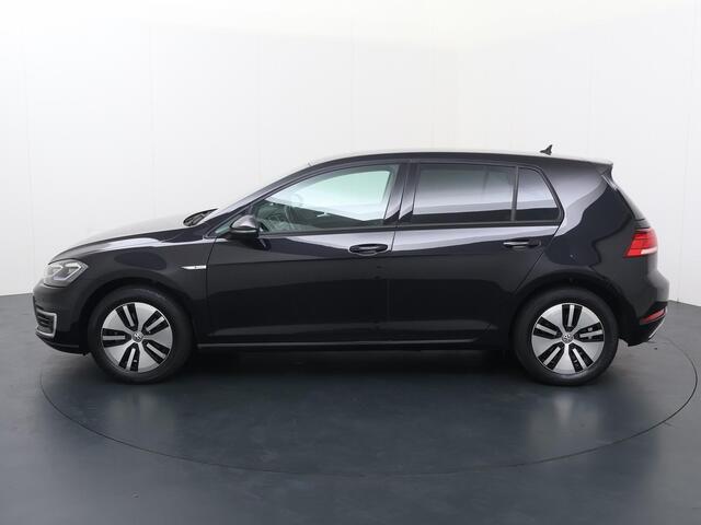 Volkswagen e-Golf E-DITION | 136 PK | Warmtepomp | Adaptive cruise control | Parkeersensoren | Navigatiesysteem |