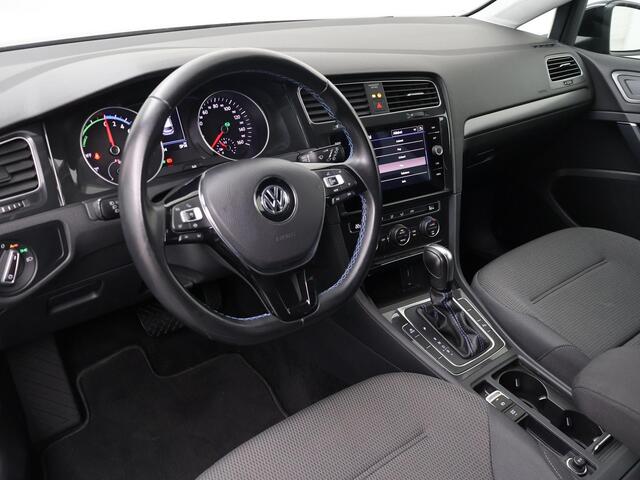 Volkswagen e-Golf E-DITION | 136 PK | Warmtepomp | Adaptive cruise control | Parkeersensoren | Navigatiesysteem |