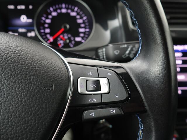 Volkswagen e-Golf E-DITION | 136 PK | Warmtepomp | Adaptive cruise control | Parkeersensoren | Navigatiesysteem |