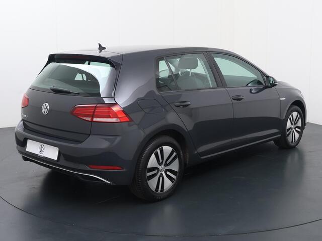 Volkswagen e-Golf E-DITION | Automaat | Multifunctioneel stuurwiel | Adaptive cruise control | ACC | Frontassist | Spraakbediening | Automatische verlichting | Spiegelverwarming | Bluetooth | Navigatie FullMap | Apple Carplay - Androidauto | Climate | Parkeersensoren voor