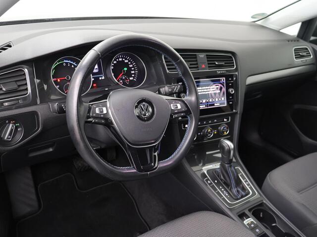 Volkswagen e-Golf E-DITION | Automaat | Multifunctioneel stuurwiel | Adaptive cruise control | ACC | Frontassist | Spraakbediening | Automatische verlichting | Spiegelverwarming | Bluetooth | Navigatie FullMap | Apple Carplay - Androidauto | Climate | Parkeersensoren voor
