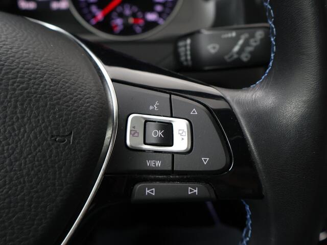 Volkswagen e-Golf E-DITION | Automaat | Multifunctioneel stuurwiel | Adaptive cruise control | ACC | Frontassist | Spraakbediening | Automatische verlichting | Spiegelverwarming | Bluetooth | Navigatie FullMap | Apple Carplay - Androidauto | Climate | Parkeersensoren voor