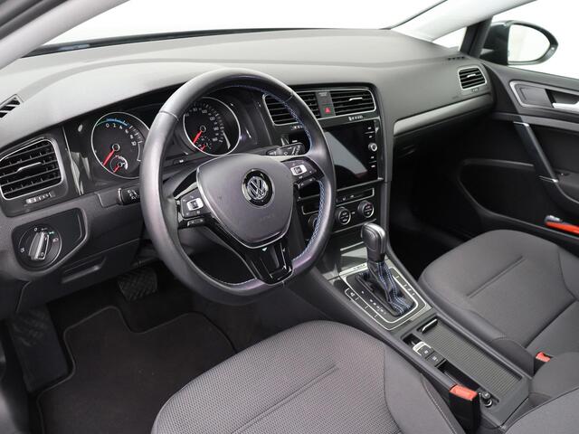 Volkswagen e-Golf E-DITION | 136 PK | Apple CarPlay / Android Auto | Navigatiesysteem | Parkeersensoren voor en achter |