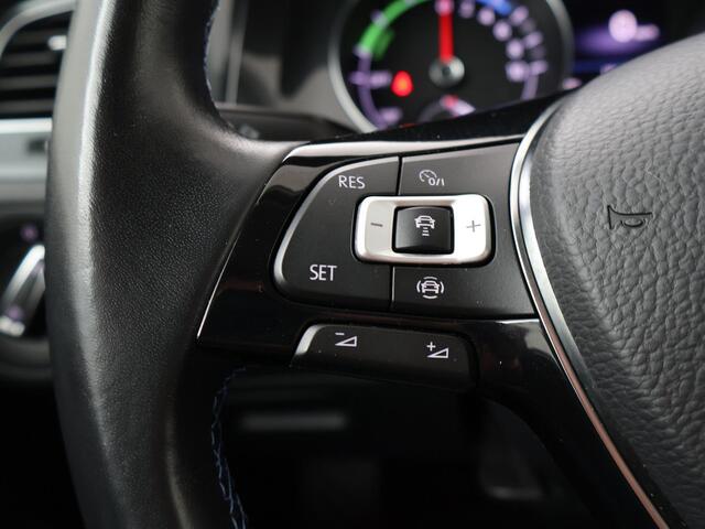 Volkswagen e-Golf E-DITION | 136 PK | Apple CarPlay / Android Auto | Navigatiesysteem | Parkeersensoren voor en achter |