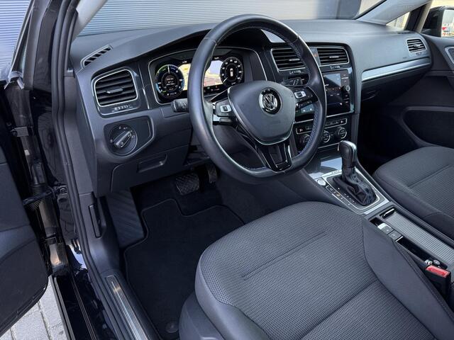 Volkswagen e-Golf E-DITION ?SOH 93% ?Virtual Cockpit ?Full LED ?Warmtepomp ?Keyless ?Sfeerverlichting ?BLIS ?Navigatie ?Climate ?Adapt. Cruise ?Parkeersensoren ?Lichtmetaal