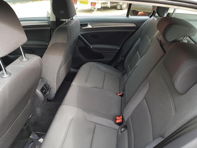 Volkswagen e-Golf met 4% BIJTELLING ¤ 2000,- subsidie mogelijk | Navigatie | Climate control | Bluetooth | Camera | Digitale Cockpit | Lichtmetalen velgen 17" |