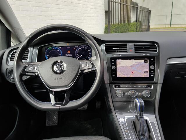 Volkswagen e-Golf met 4% BIJTELLING ¤ 2000,- subsidie mogelijk | Navigatie | Climate control | Bluetooth | Camera | Digitale Cockpit | Lichtmetalen velgen 17" |