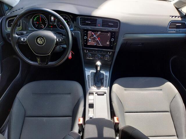 Volkswagen e-Golf 100 KW 1e EIGENAAR WARMTEPOMP ADAPT CRUISE LED NAVI ECC 17 INCH