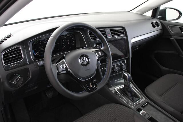 Volkswagen e-Golf ¤ 2000,- subsidie mogelijk ! | Navigatie | Climate control | Virtual cockpit | Parkeersensoren V+A | DAB+ | Adaptive Cruise Control | 17"Lichtmetalen velgen