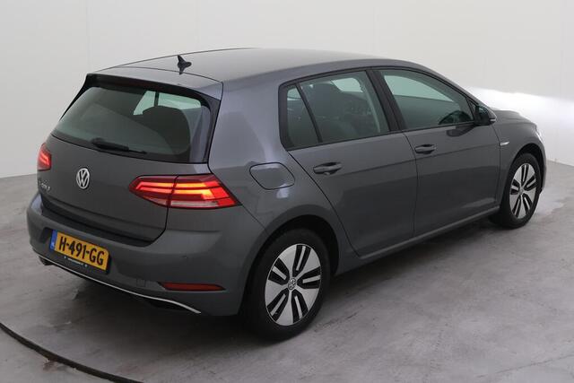 Volkswagen e-Golf E-DITION / Digitaal dashboard / Navigatie / Parkeersensoren V+A / Climate controle