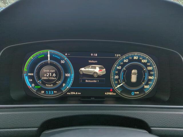 Volkswagen e-Golf E-DITION / Digitaal dashboard / Navigatie / Parkeersensoren V+A / Climate controle