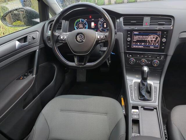 Volkswagen e-Golf E-DITION / Digitaal dashboard / Navigatie / Parkeersensoren V+A / Climate controle