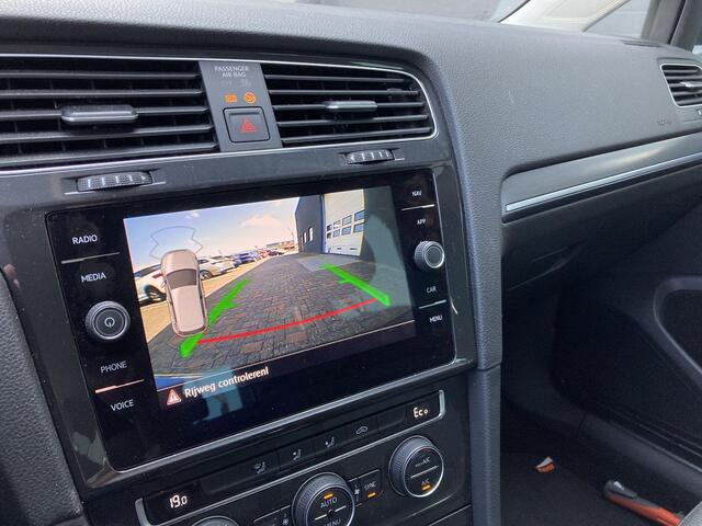 Volkswagen e-Golf E-DITION 100kW/136PK · Navigatie · Camera + Parkeersensoren · Keyless