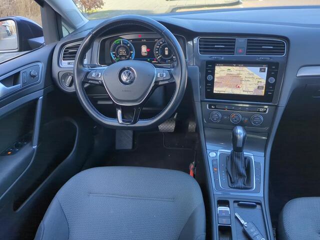 Volkswagen e-Golf E-DITION / CAMERA/ KEYLESS/ DIGITAL DASHBOARD/ LED/ NAVI/ 16" LMV