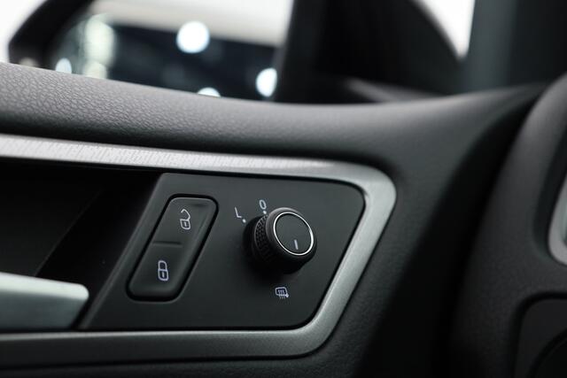 Volkswagen e-Golf | Navi | Stoelverw. | Apple CarPlay | PDC | LED | Cruise