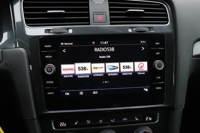 Volkswagen e-Golf | PDC | STOELVERW. | APPLE CARPLAY | NAVI |