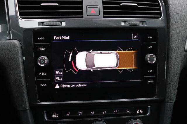 Volkswagen e-Golf | PDC | STOELVERW. | APPLE CARPLAY | NAVI |