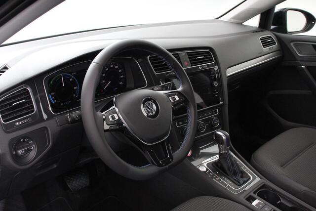 Volkswagen e-Golf | Navigatie | Climate control | Virtuel Cockpit | Camera | Keyless | Bluetooth | Cruise Control | Lichtmetalen Velgen |