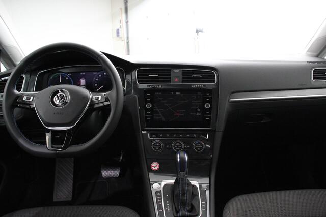 Volkswagen e-Golf | Navigatie | Climate control | Virtuel Cockpit | Camera | Keyless | Bluetooth | Cruise Control | Lichtmetalen Velgen |