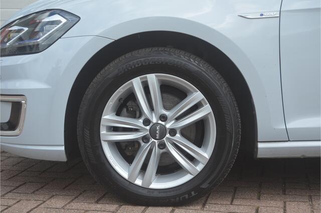 Volkswagen e-Golf leder..parelmoer..gar.