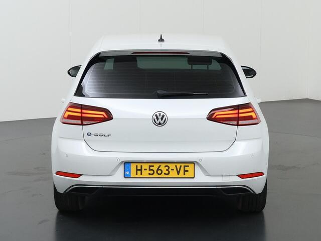 Volkswagen e-Golf E-DITION | Navigatiesysteem | Cruise Control Adaptief | Dodehoek Detectie | Apple Carplay/Android Auto | Parkeercamera |