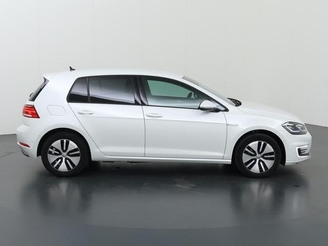 Volkswagen e-Golf E-DITION | Navigatiesysteem | Cruise Control Adaptief | Dodehoek Detectie | Apple Carplay/Android Auto | Parkeercamera |