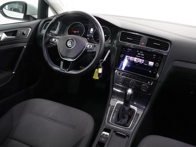 Volkswagen e-Golf E-DITION | Navigatiesysteem | Cruise Control Adaptief | Dodehoek Detectie | Apple Carplay/Android Auto | Parkeercamera |