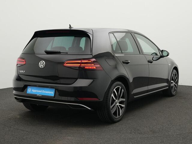 Volkswagen e-Golf 136 pk E-DITION | Leder | Wamtepomp | Virtual Cockpit | Navigatie Discover Pro | Achteruitrijcamera | Stoelverwarming