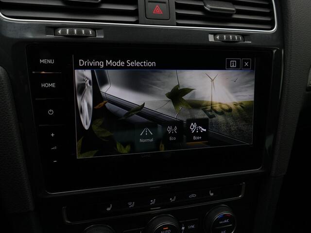 Volkswagen e-Golf 136 pk E-DITION | Leder | Wamtepomp | Virtual Cockpit | Navigatie Discover Pro | Achteruitrijcamera | Stoelverwarming