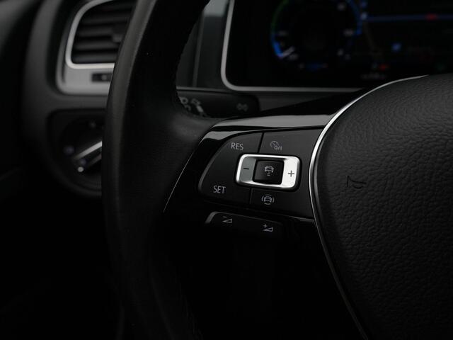 Volkswagen e-Golf 136 pk E-DITION | Leder | Wamtepomp | Virtual Cockpit | Navigatie Discover Pro | Achteruitrijcamera | Stoelverwarming
