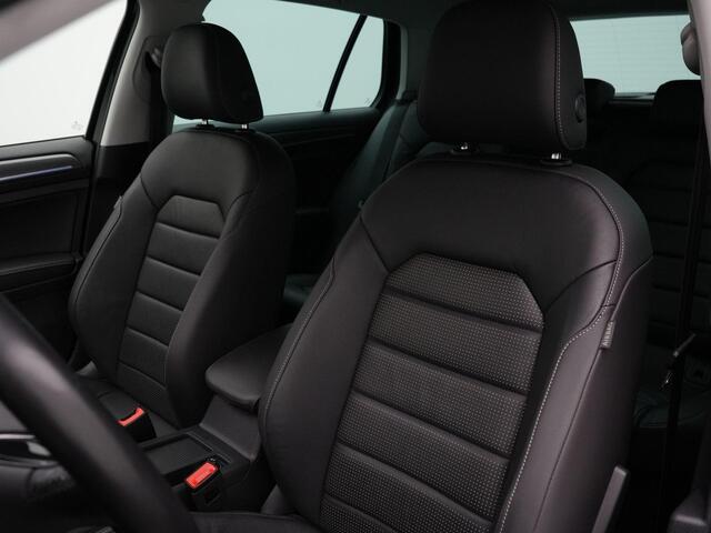 Volkswagen e-Golf 136 pk E-DITION | Leder | Wamtepomp | Virtual Cockpit | Navigatie Discover Pro | Achteruitrijcamera | Stoelverwarming