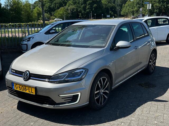Volkswagen e-Golf e-Golf 36 kWh 136pk Warmtepomp Navigatie Key Less