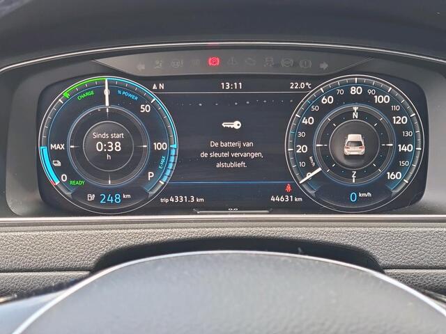 Volkswagen e-Golf E-DITION / Digitaal dashboard / Led / Navigatie / Parkeersensoren V+A /