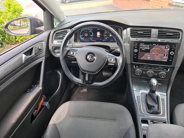 Volkswagen e-Golf E-DITION / Digitaal dashboard / Led / Navigatie / Parkeersensoren V+A /