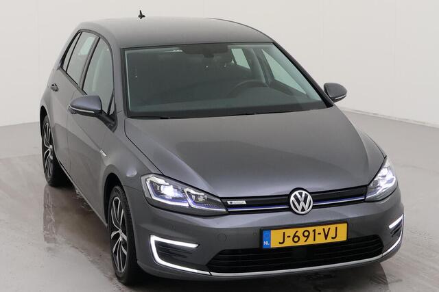 Volkswagen e-Golf E-DITION / Digitaal dashboard / Navigatie / Parkeersensoren achter / App connect / Lichtmetaal 17 inch /