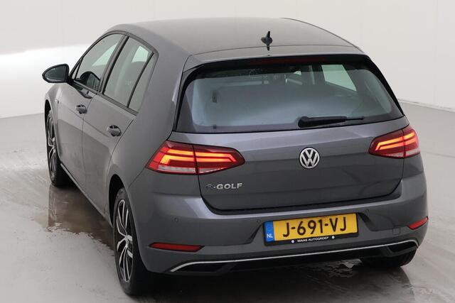 Volkswagen e-Golf E-DITION / Digitaal dashboard / Navigatie / Parkeersensoren achter / App connect / Lichtmetaal 17 inch /