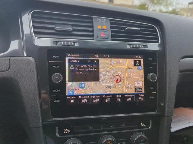 Volkswagen e-Golf E-DITION / Digitaal dashboard / Navigatie / Parkeersensoren achter / App connect / Lichtmetaal 17 inch /