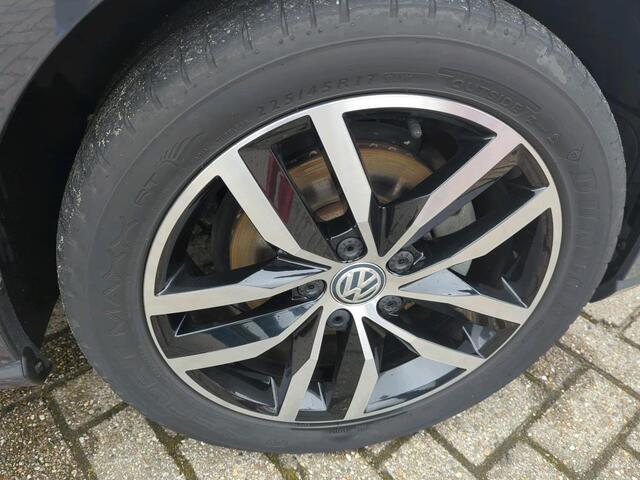 Volkswagen e-Golf E-DITION Navigatie / LED verlichting / Parkeersensoren / Clima / Verwarmbare voorruit