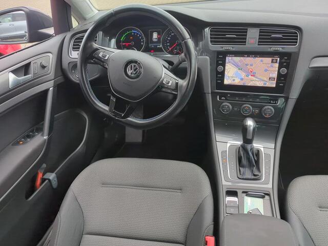Volkswagen e-Golf E-DITION Navigatie / LED verlichting / Parkeersensoren / Clima / Verwarmbare voorruit