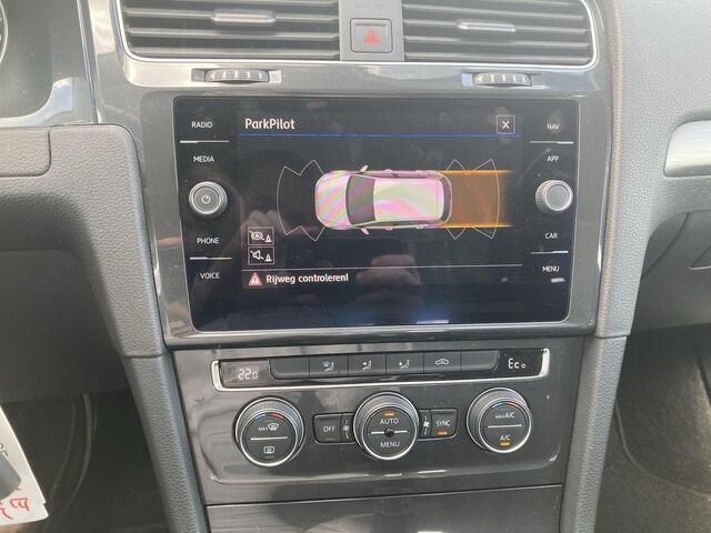 Volkswagen e-Golf E-DITION 100kW/136PK · Navigatie · Adaptieve cruise control · Parkeersensoren