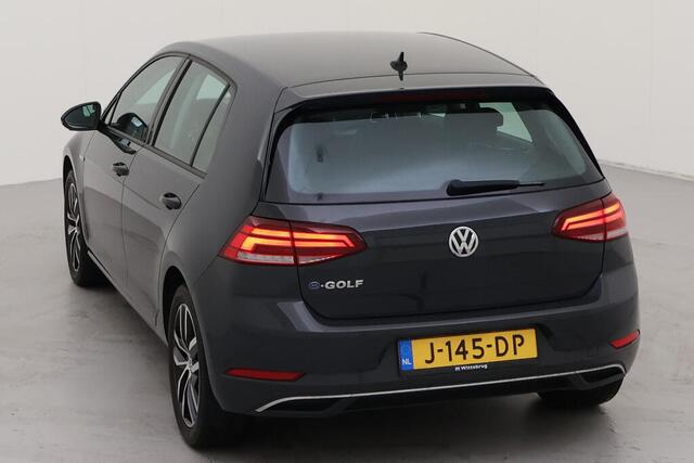 Volkswagen e-Golf E-DITION 136pk / LED / Navigatie / Parkeersensoren / 16" LMV