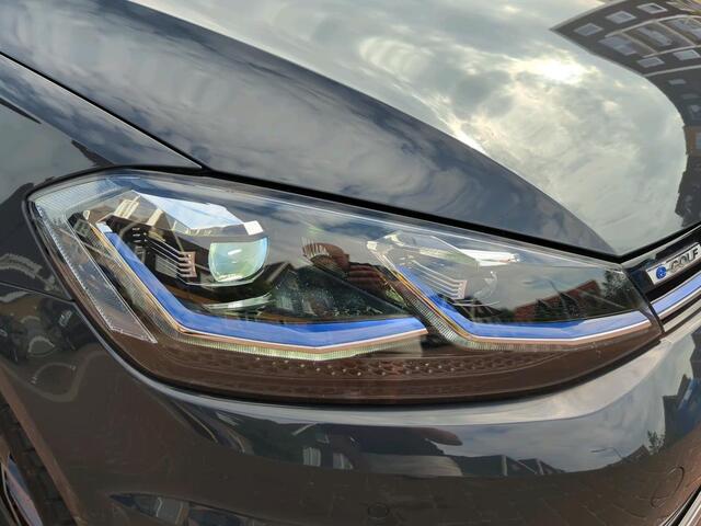 Volkswagen e-Golf E-DITION 136pk / LED / Navigatie / Parkeersensoren / 16" LMV