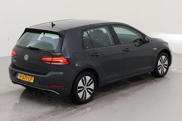 Volkswagen e-Golf E-DITION / LED Koplampen / Navigatie / Adaptive Cruise Control / Parkeersensoren V+A / Verwarmbare Voorruit / Climate Control / App Connect / 16" LMV