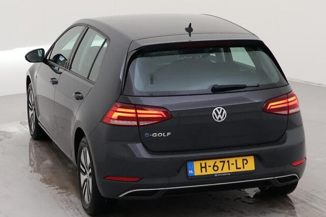 Volkswagen e-Golf E-DITION / LED Koplampen / Navigatie / Adaptive Cruise Control / Parkeersensoren V+A / Verwarmbare Voorruit / Climate Control / App Connect / 16" LMV