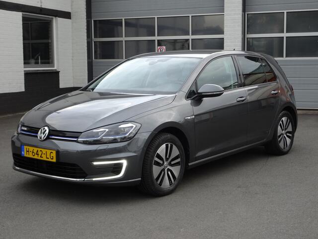 Volkswagen e-Golf E-DITION Warmte pomp, automatische airco, navigatie, parkeersensoren voor en achter, cruise controle, lederen bekleding, enz.