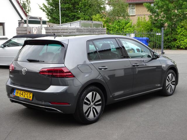 Volkswagen e-Golf E-DITION Warmte pomp, automatische airco, navigatie, parkeersensoren voor en achter, cruise controle, lederen bekleding, enz.
