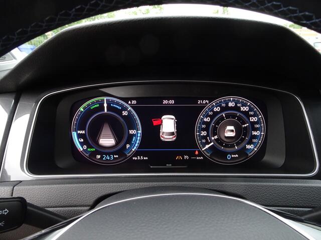 Volkswagen e-Golf E-DITION Warmte pomp, automatische airco, navigatie, parkeersensoren voor en achter, cruise controle, lederen bekleding, enz.