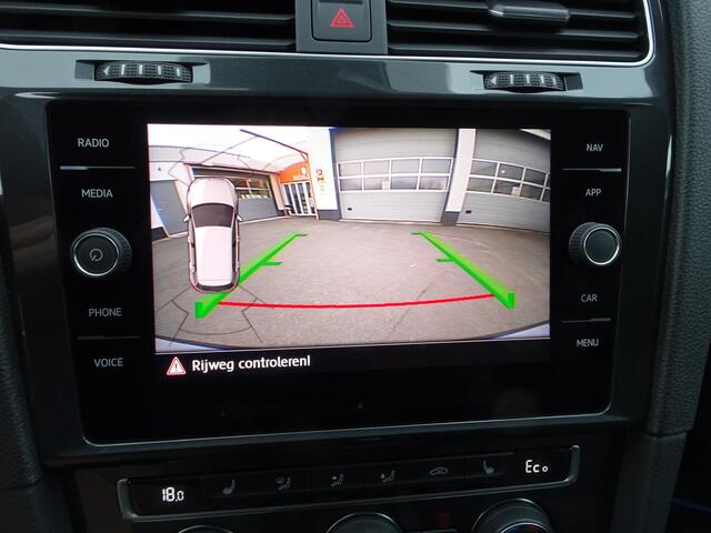Volkswagen e-Golf E-DITION Warmte pomp, automatische airco, navigatie, parkeersensoren voor en achter, cruise controle, lederen bekleding, enz.